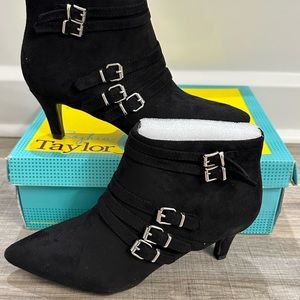 Women’s 8.5 black ankle boots